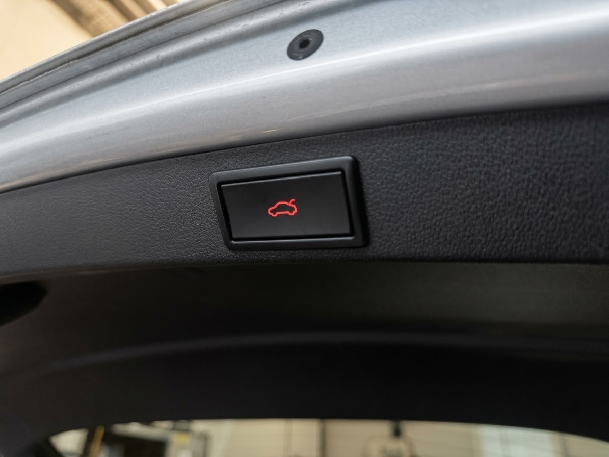 SKODA Octavia Combi 2.0 TSI Soleil 4x4 DSG-image-8