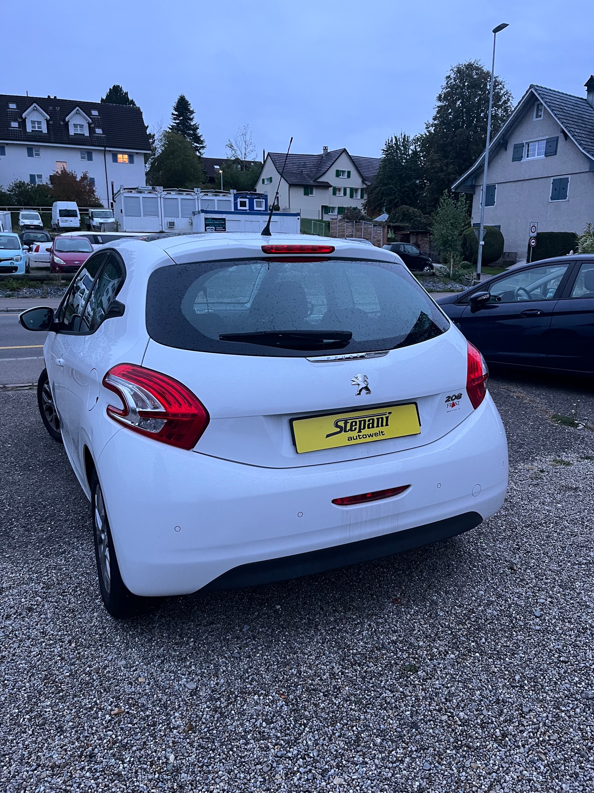 PEUGEOT 208 1.2 VTI Active-image-4