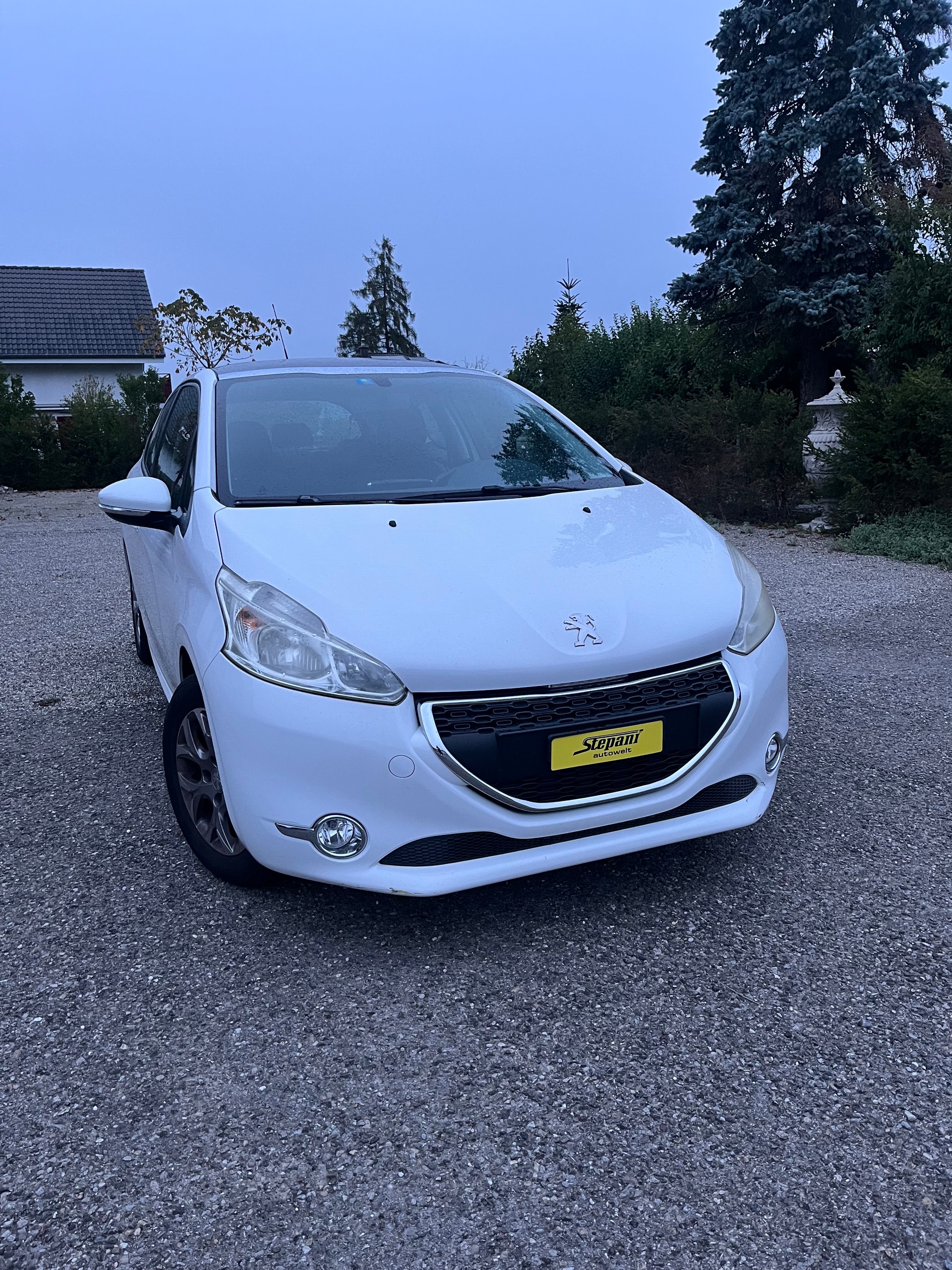 PEUGEOT 208 1.2 VTI Active-image-0