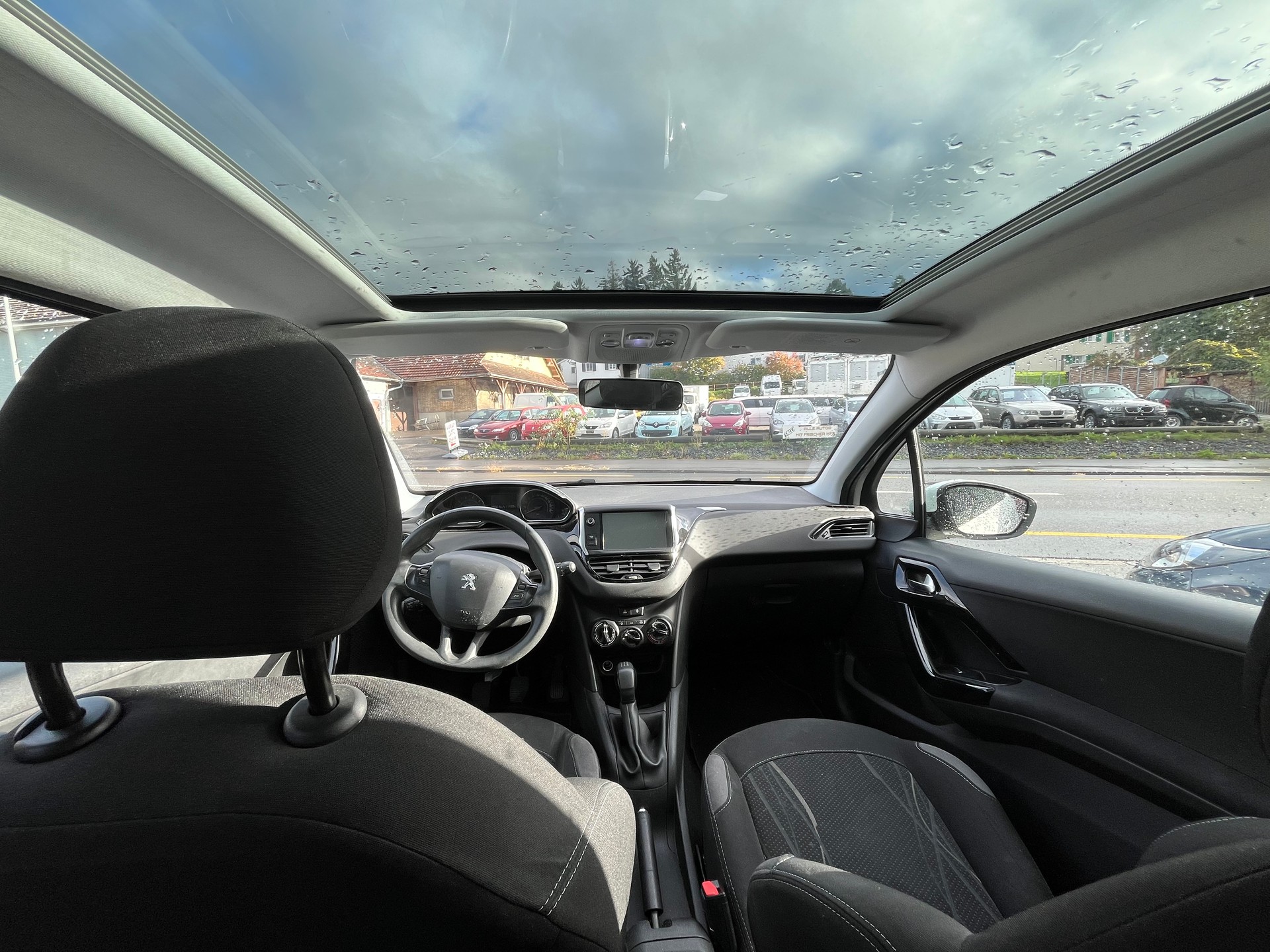 PEUGEOT 208 1.2 VTI Active-image-8