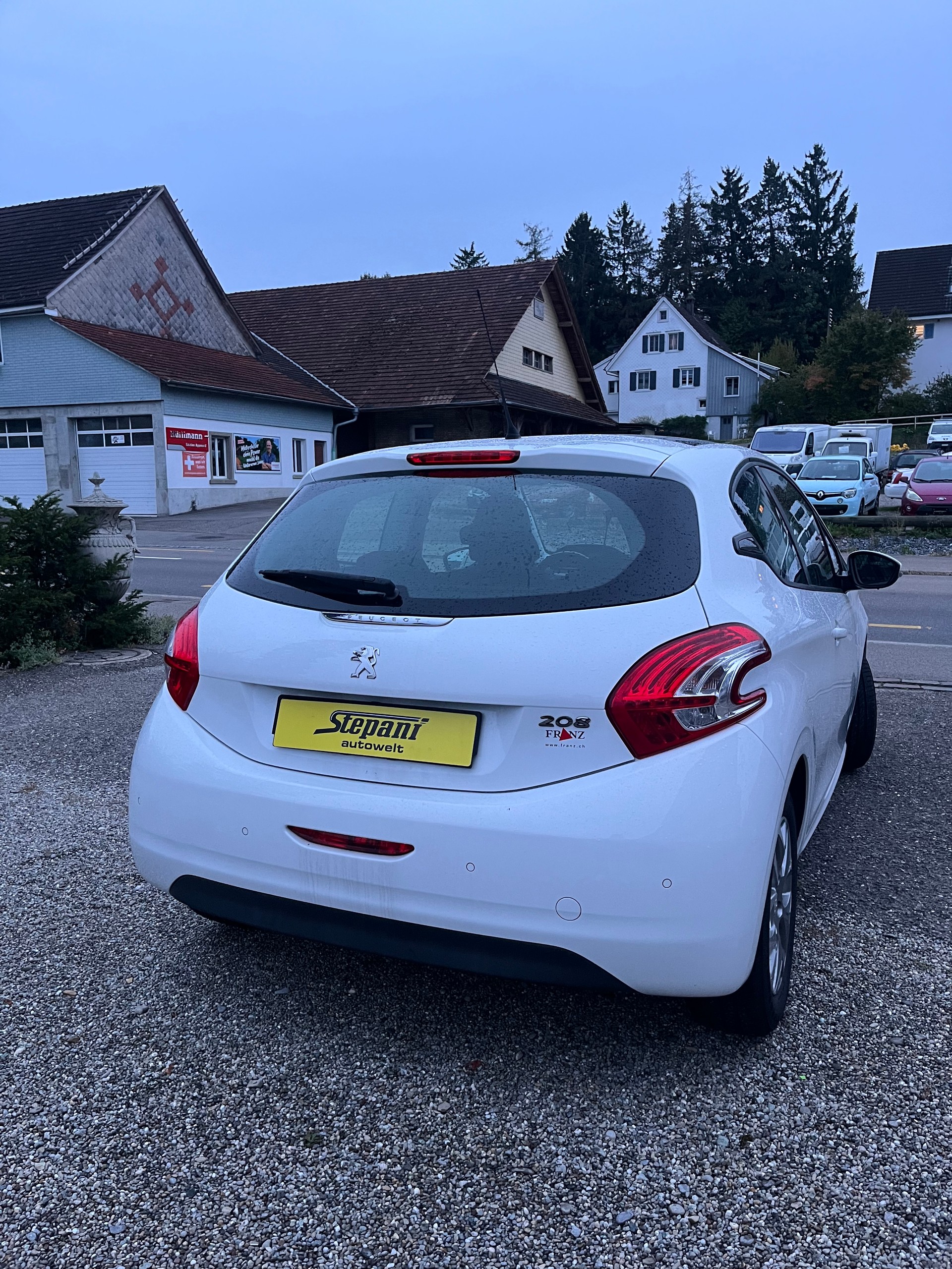 PEUGEOT 208 1.2 VTI Active-image-3