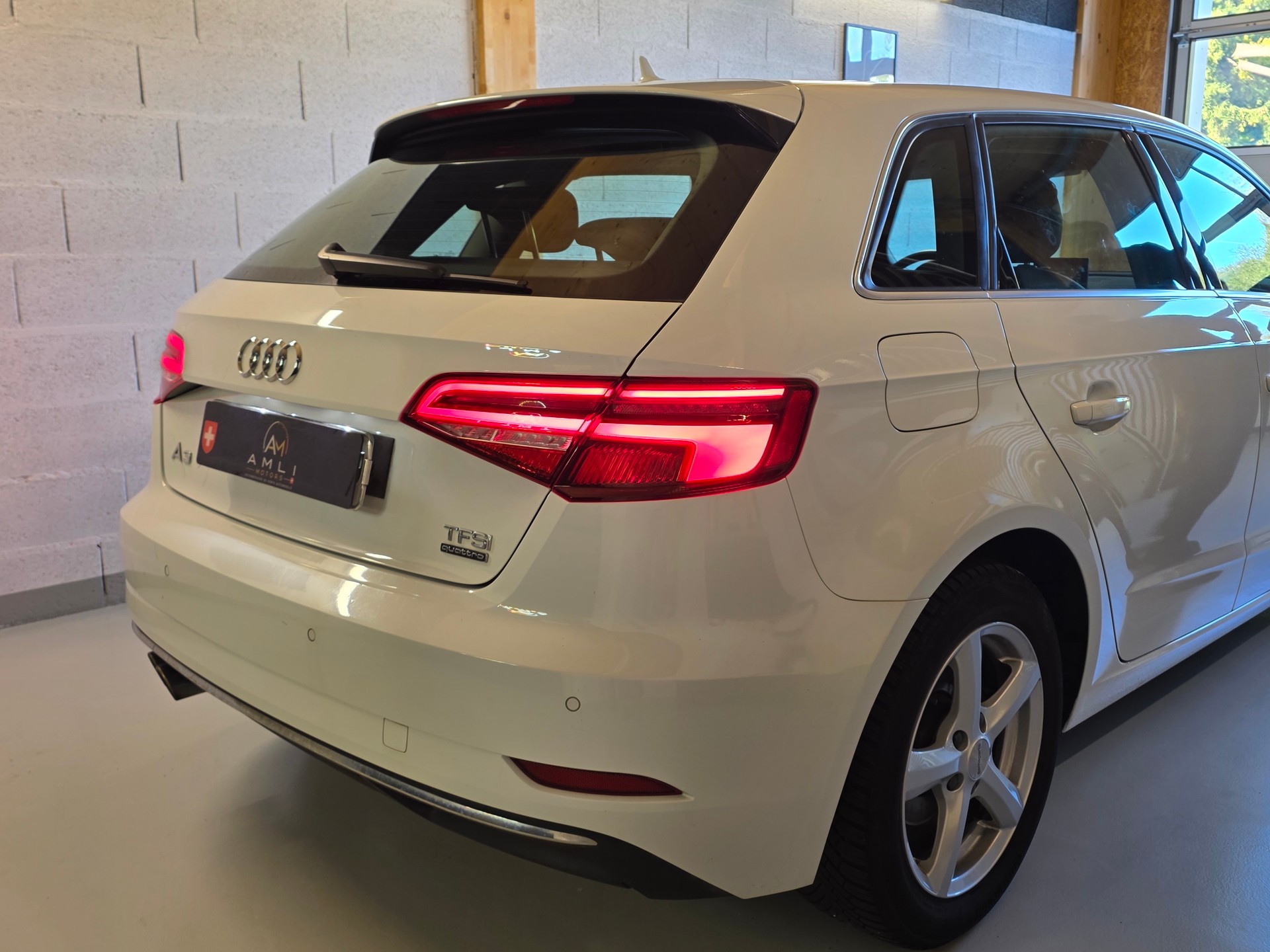 AUDI A3 Sportback 2.0 TFSI Sport quattro S-tronic-image-2