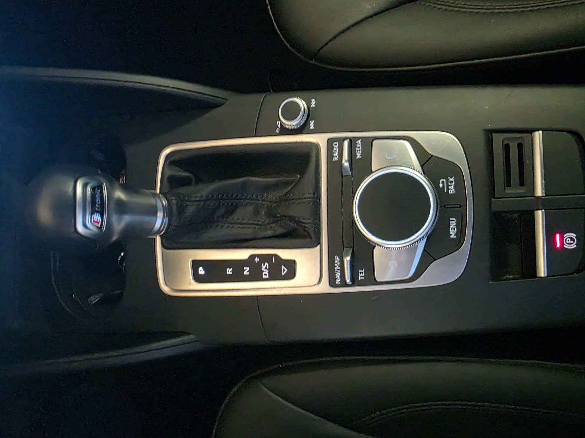 AUDI A3 Sportback 2.0 TFSI Sport quattro S-tronic-image-17