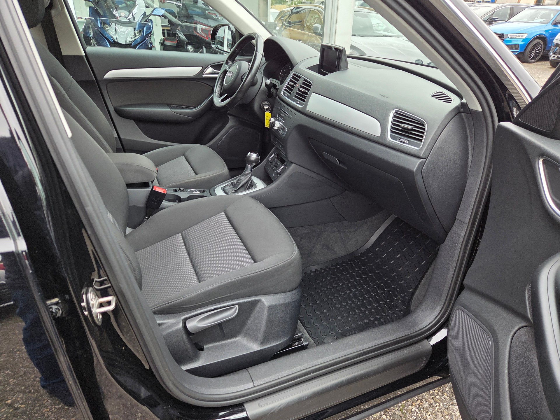 AUDI Q3 1.4 TFSI S-tronic-image-11