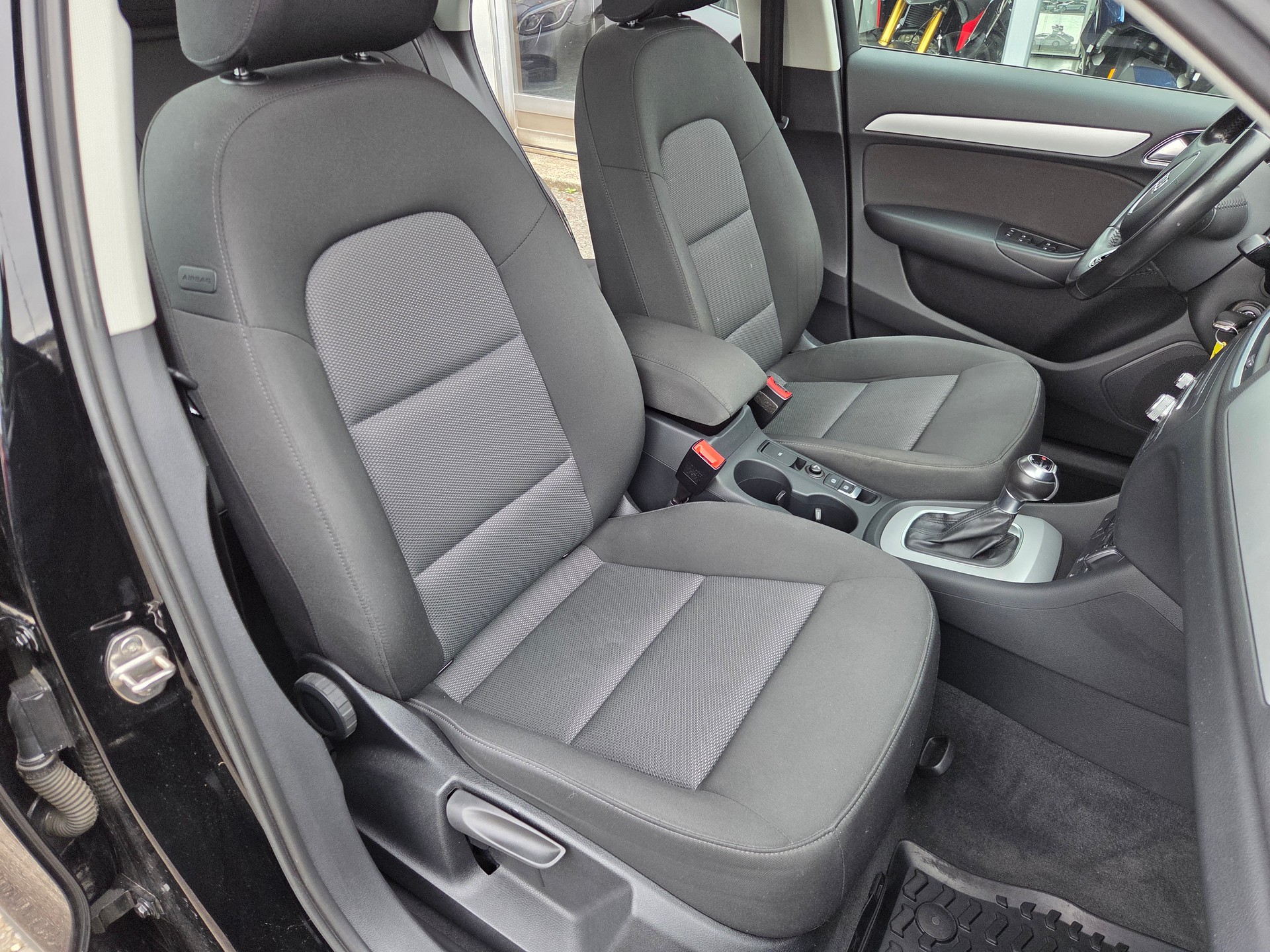 AUDI Q3 1.4 TFSI S-tronic-image-12
