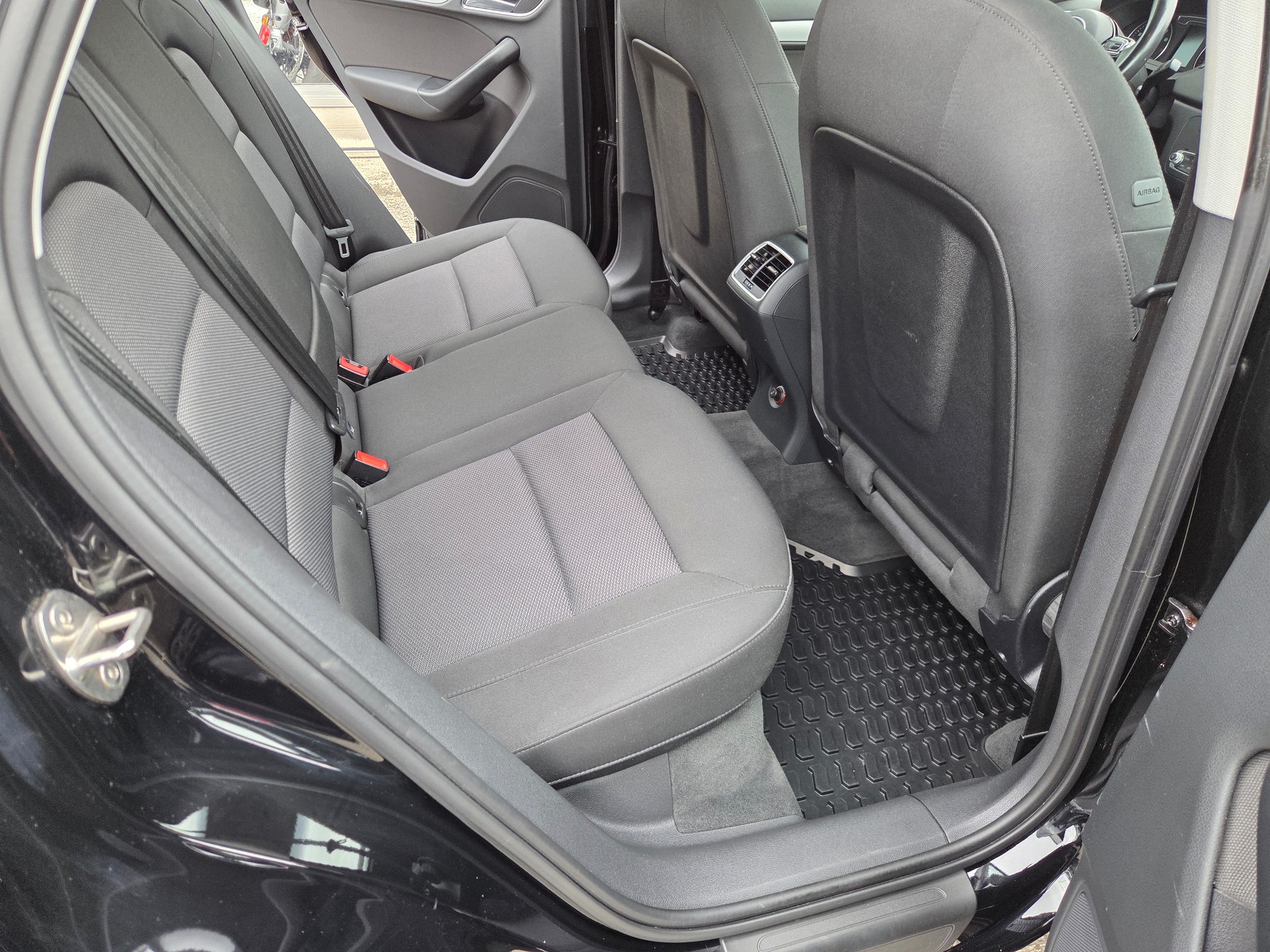 AUDI Q3 1.4 TFSI S-tronic-image-13
