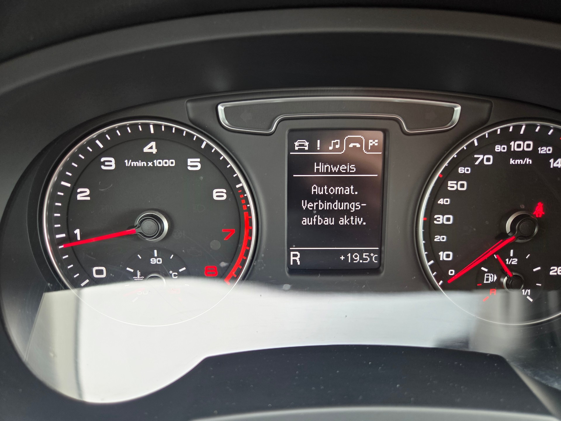 AUDI Q3 1.4 TFSI S-tronic-image-23