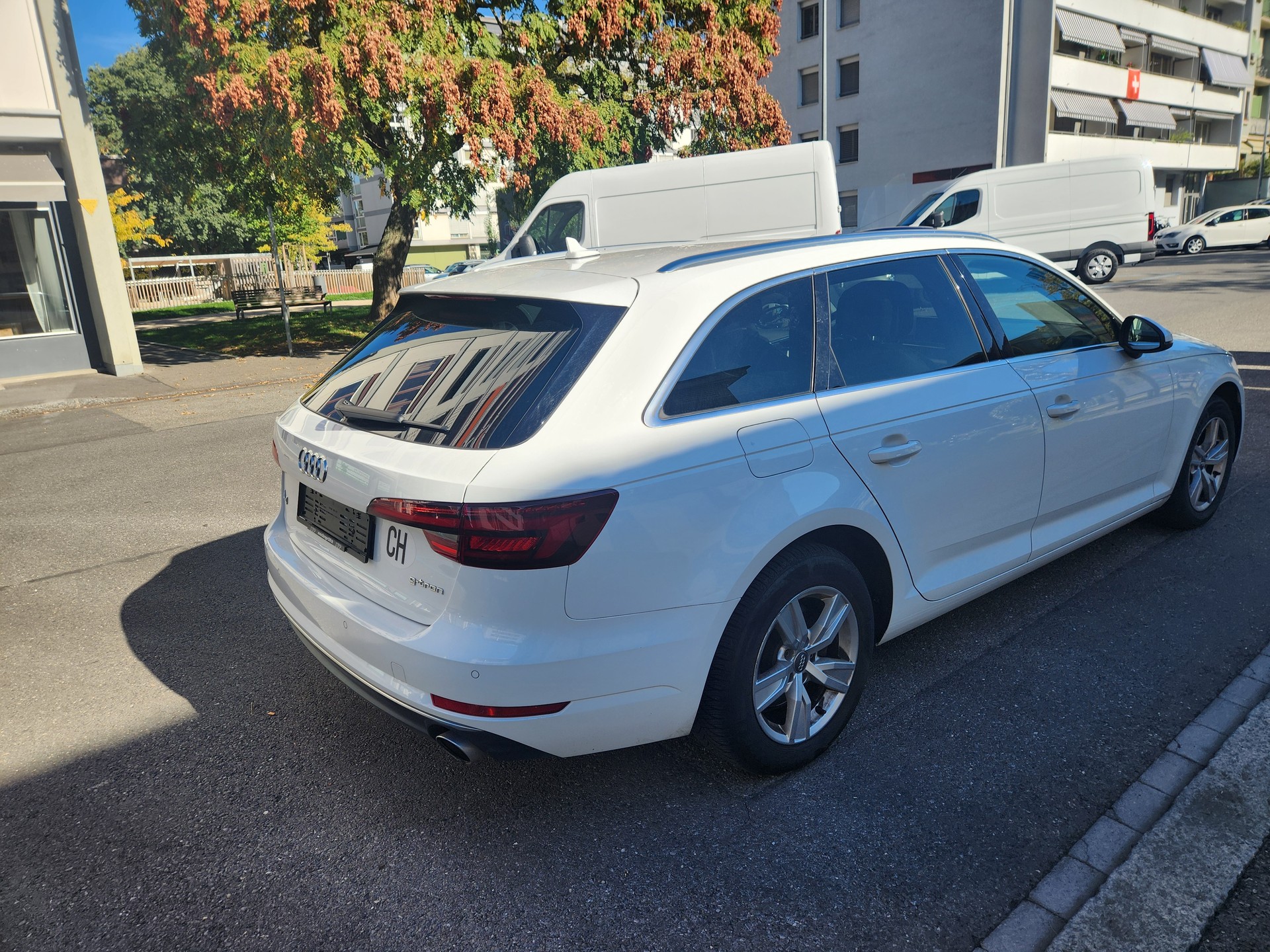 AUDI A4 Avant 2.0 TFSI g-tron Design S-tronic-image-3