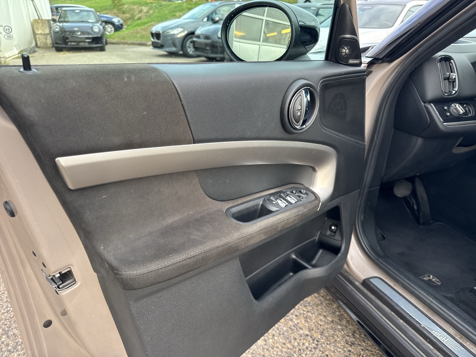 MINI Countryman Cooper SE ALL4 PHEV Steptronic-image-16