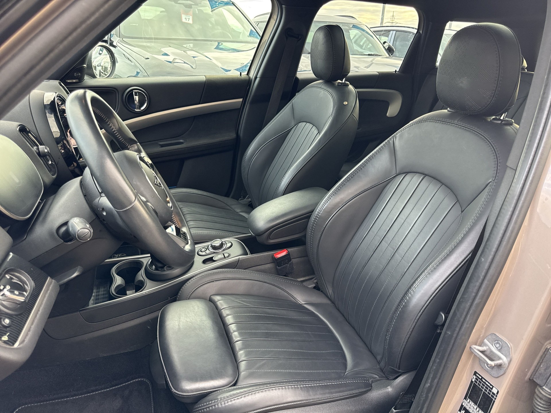 MINI Countryman Cooper SE ALL4 PHEV Steptronic-image-9