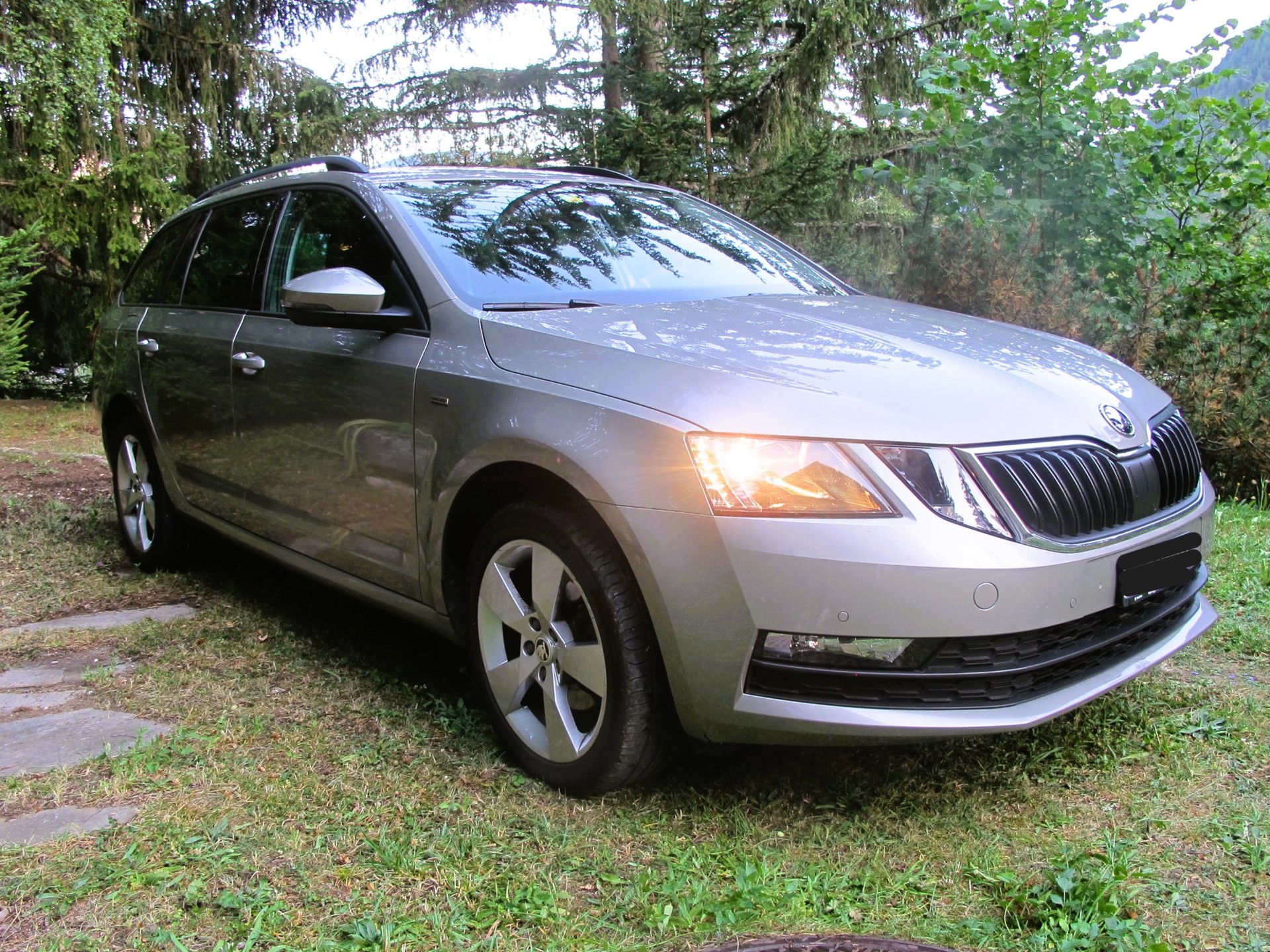 SKODA Octavia Combi 2.0 TDI Clever 4x4-image-1