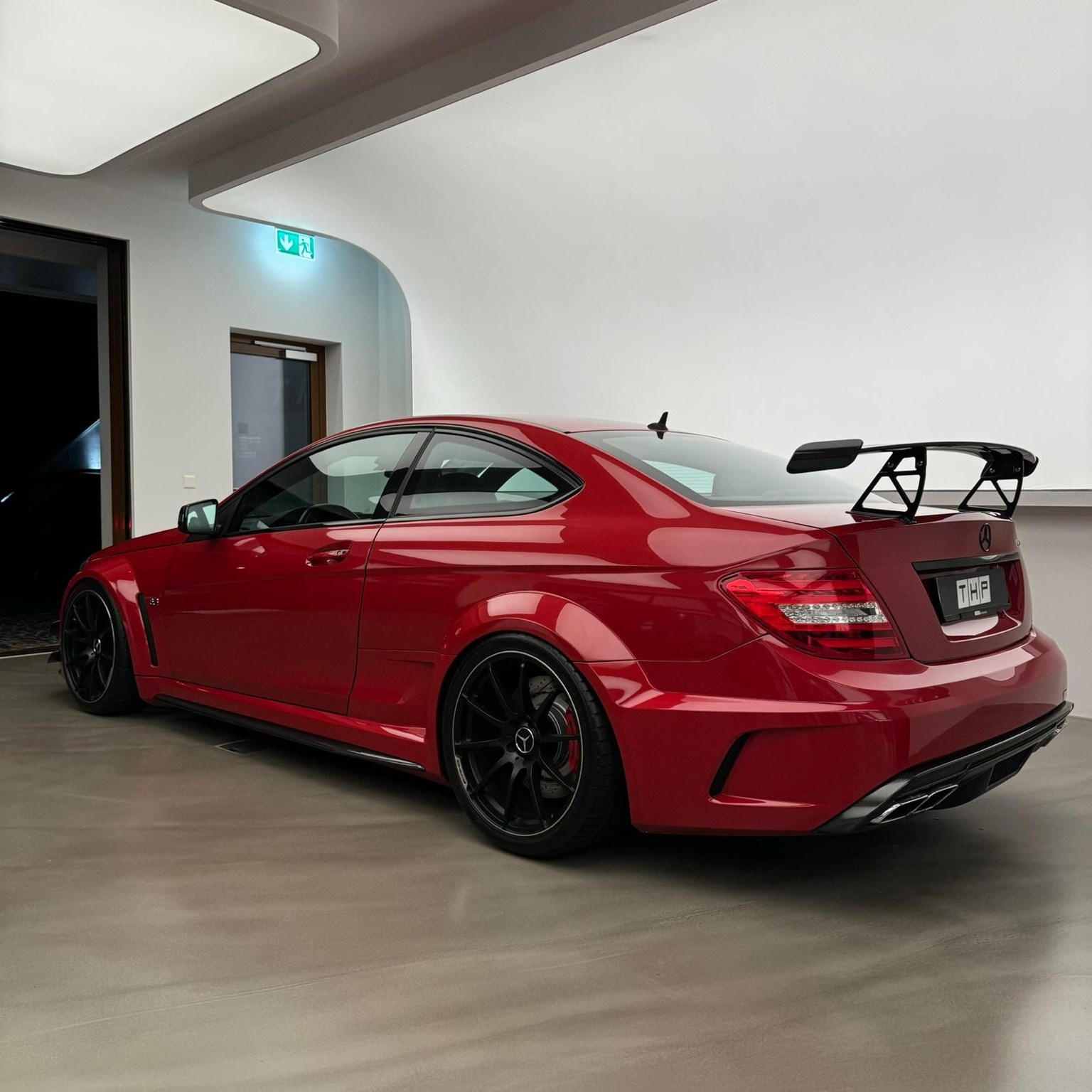 MERCEDES-BENZ C 63 Coupé BLACK SERIES-image-4