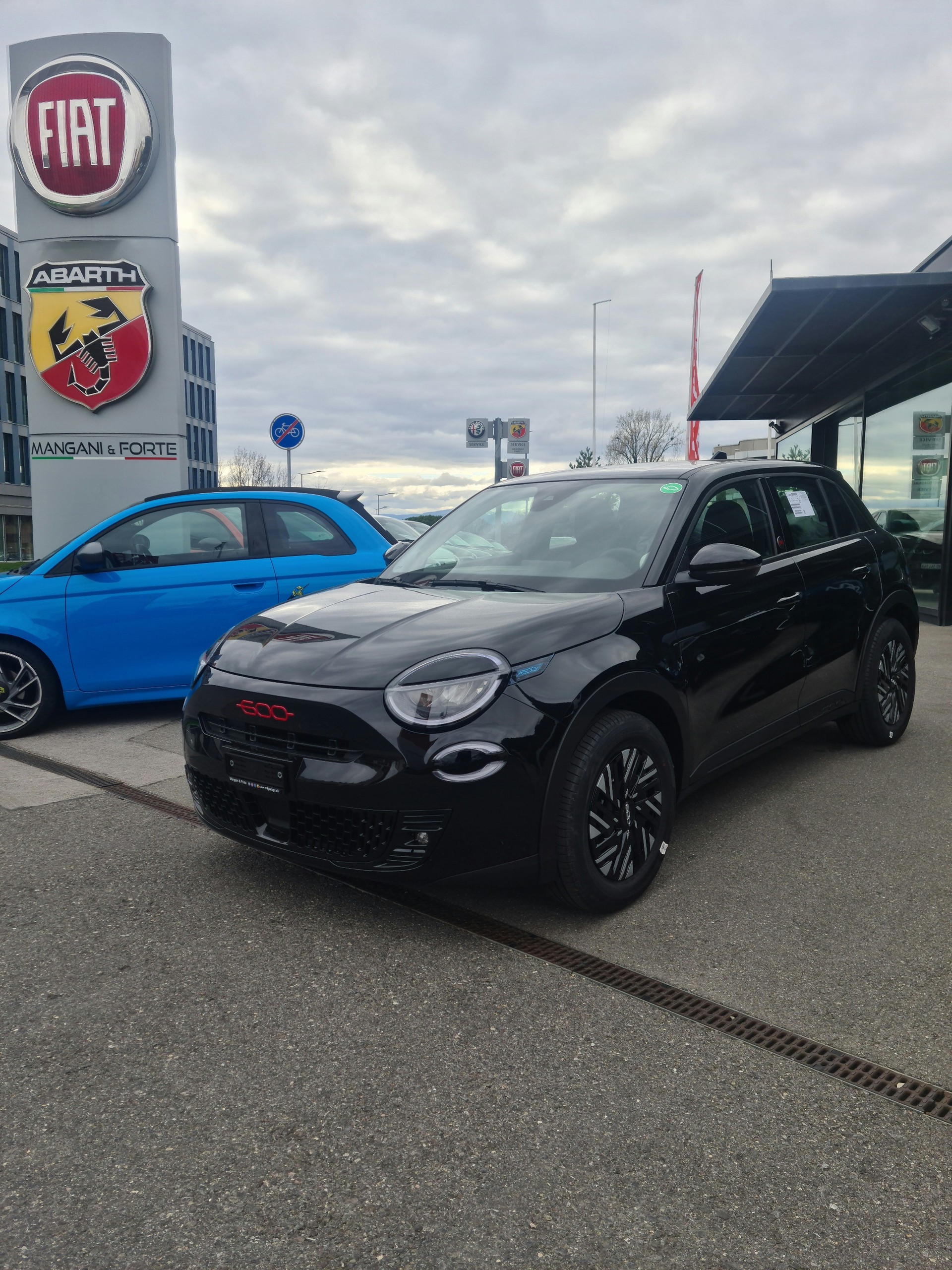 FIAT 600e Red