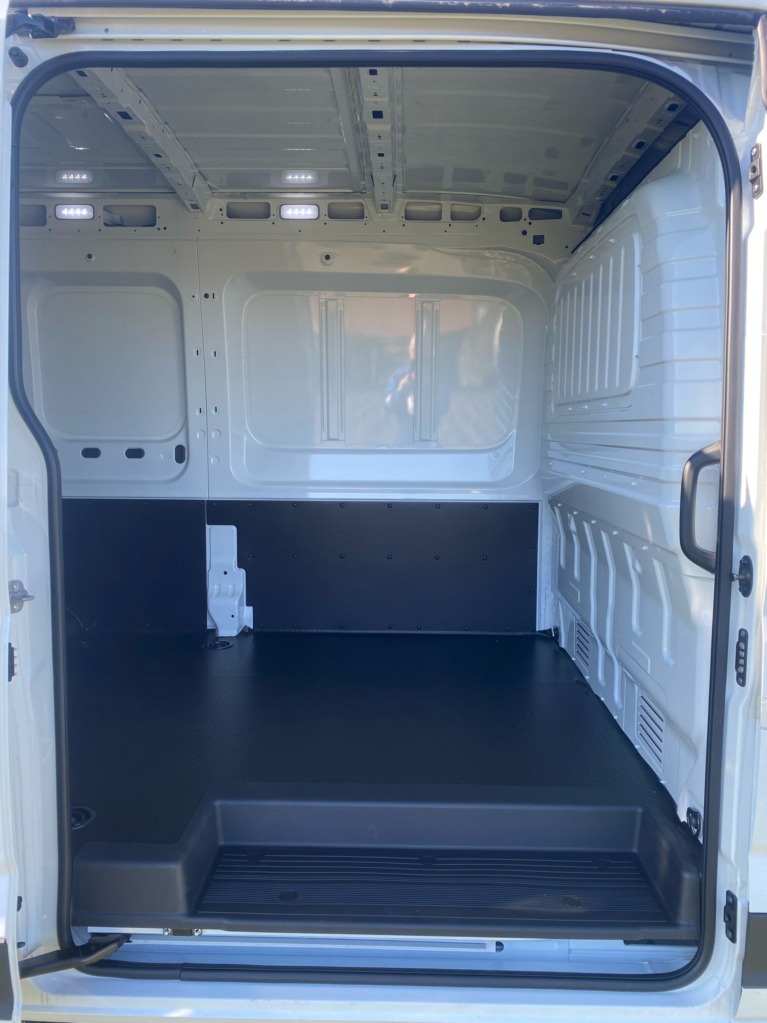 MAXUS eDeliver 9 L3H3 88.5kWh-image-3