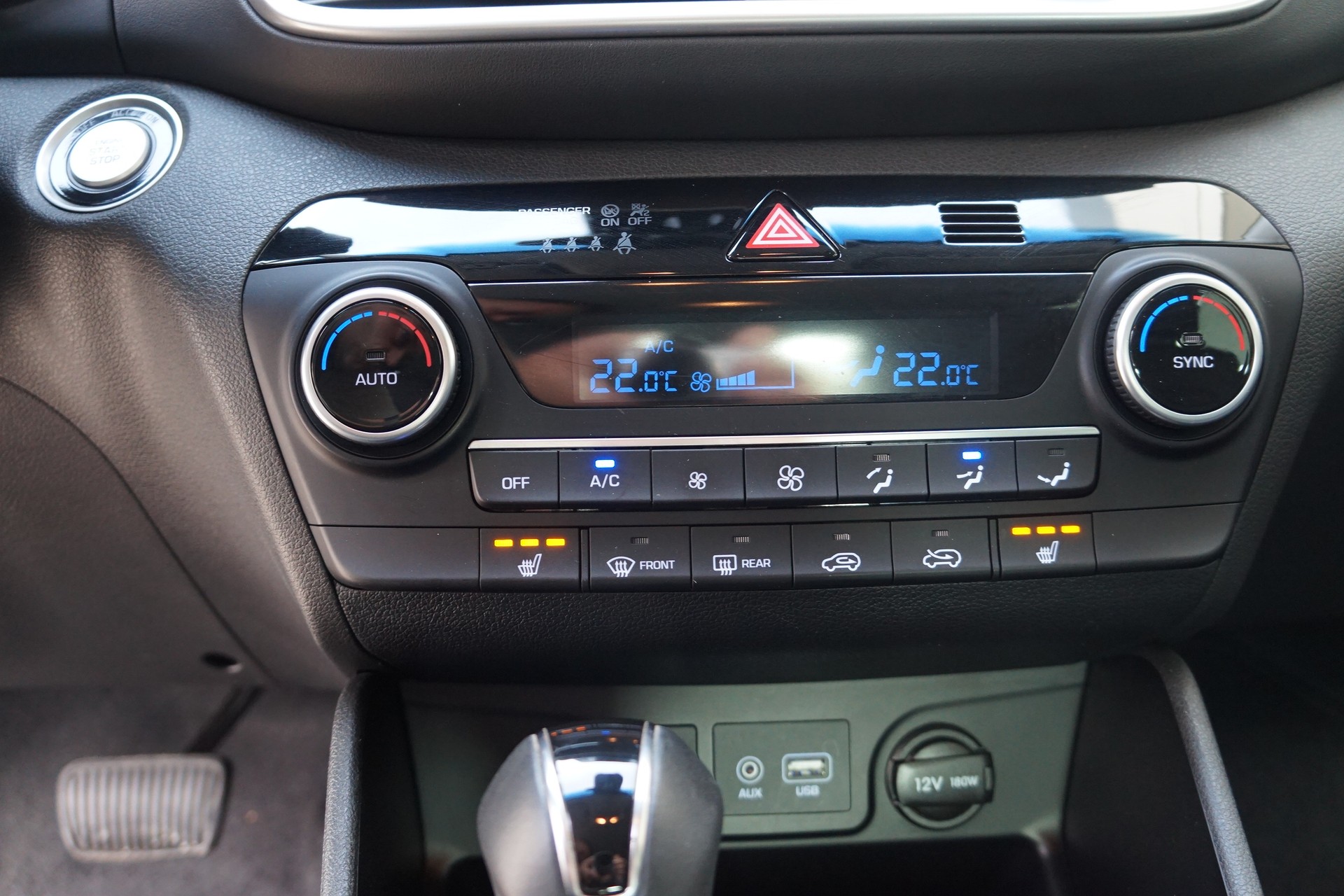 HYUNDAI Tucson 1.6 CRDI Amplia 4WD - SWISS EDITION - LED LICHT - KAMERA - WINTER PAKET - SPUR ASSISTENT - KOLLISIONS ASSISTTENT **-image-15