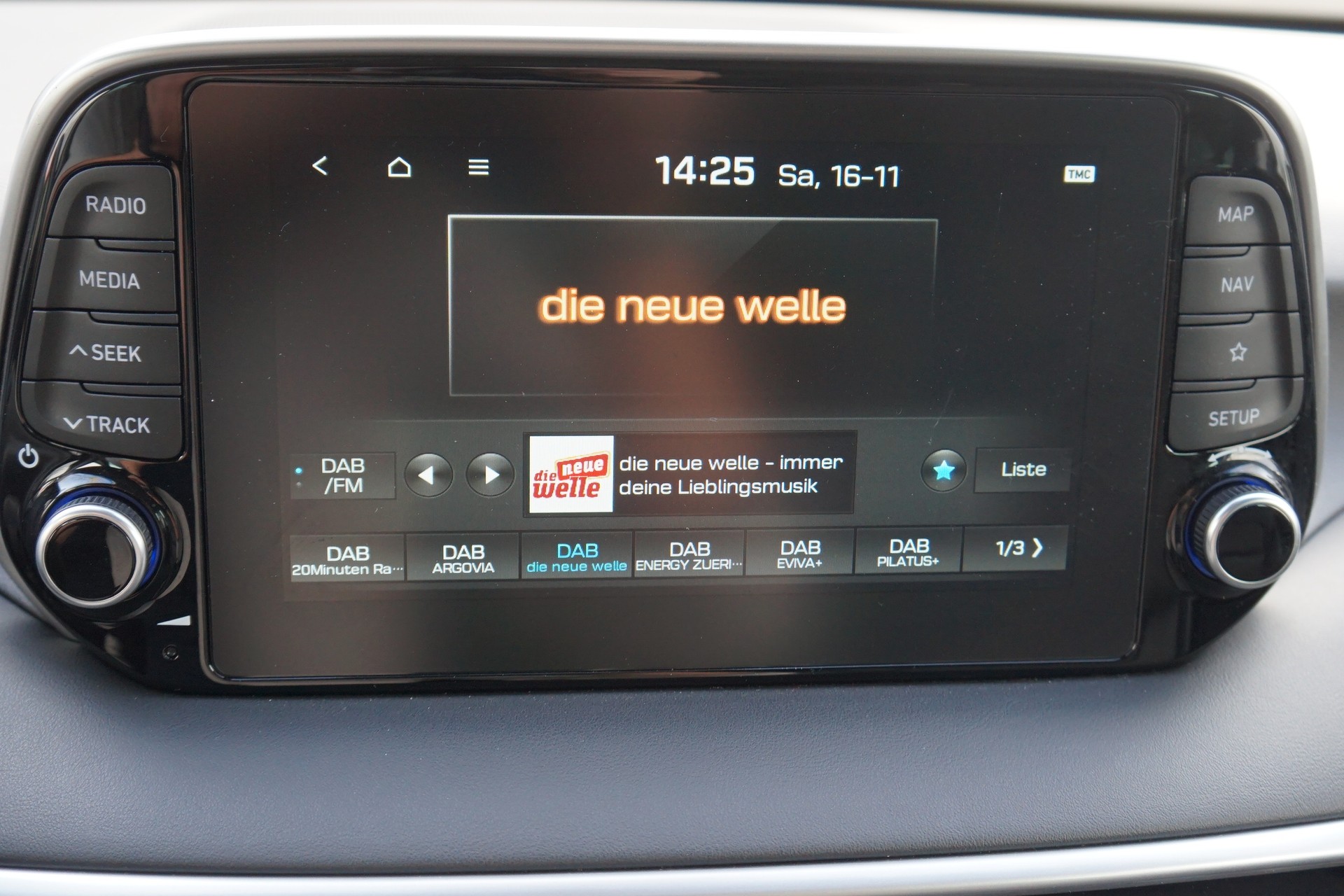 HYUNDAI Tucson 1.6 CRDI Amplia 4WD - SWISS EDITION - LED LICHT - KAMERA - WINTER PAKET - SPUR ASSISTENT - KOLLISIONS ASSISTTENT **-image-17
