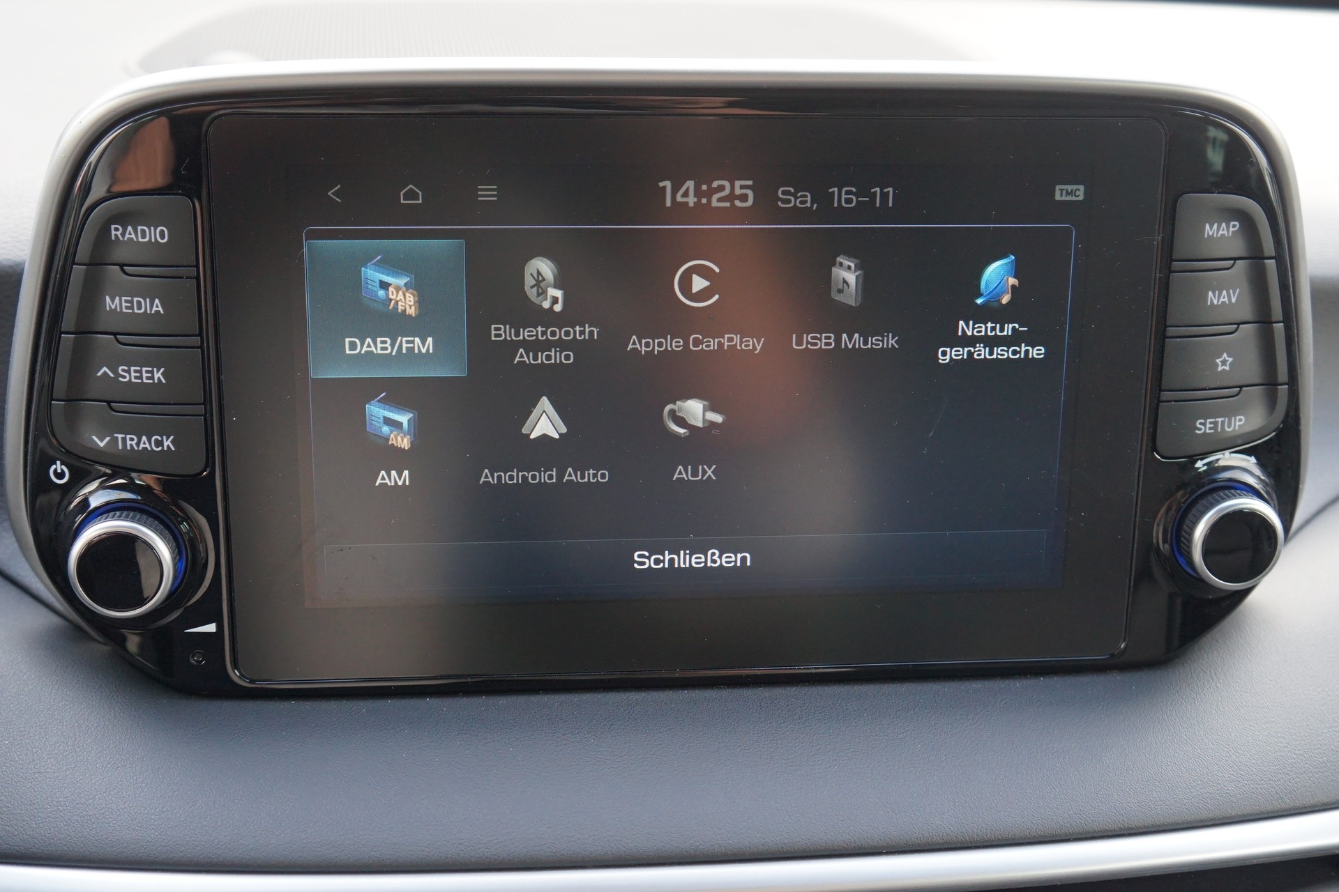 HYUNDAI Tucson 1.6 CRDI Amplia 4WD - SWISS EDITION - LED LICHT - KAMERA - WINTER PAKET - SPUR ASSISTENT - KOLLISIONS ASSISTTENT **-image-18