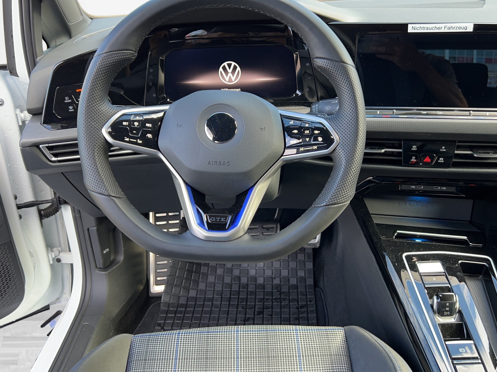 VW Golf 1.4 TSI PHEV GTE-image-11