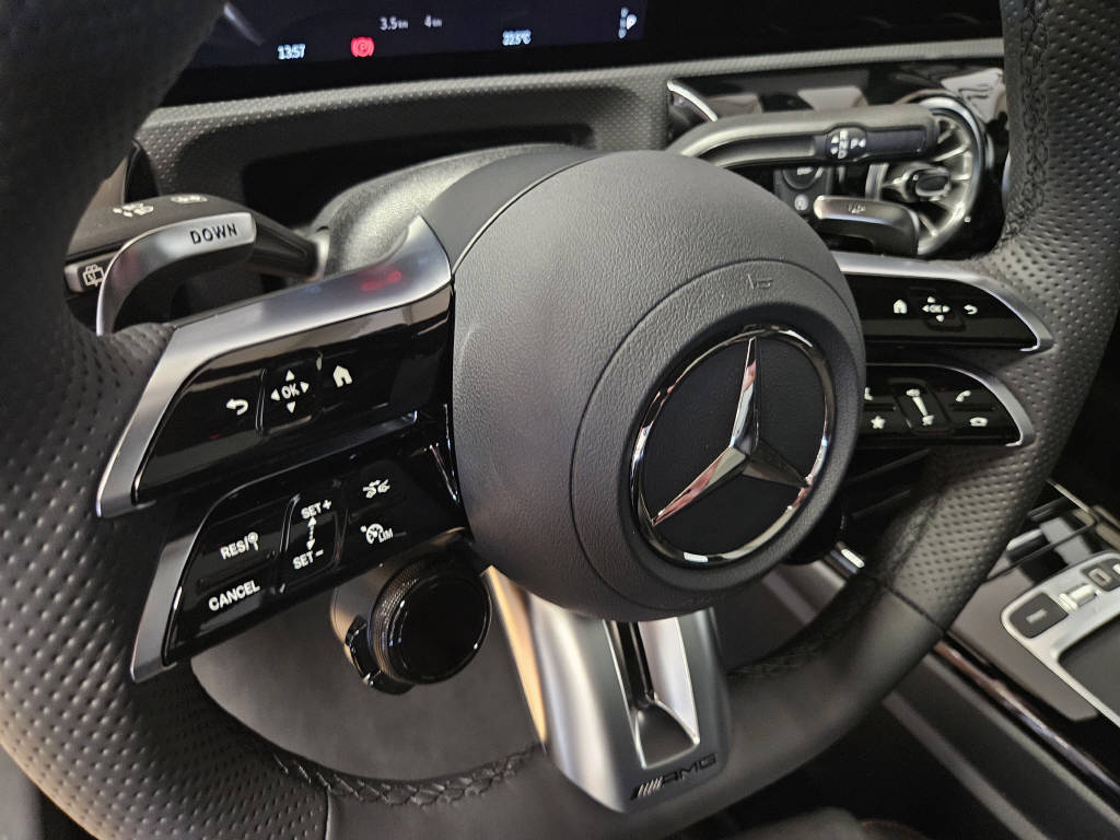 MERCEDES-BENZ A 35 AMG 4Matic-image-6
