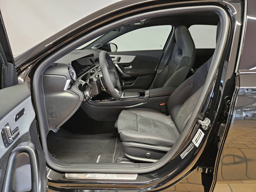 MERCEDES-BENZ A 35 AMG 4Matic-image-4