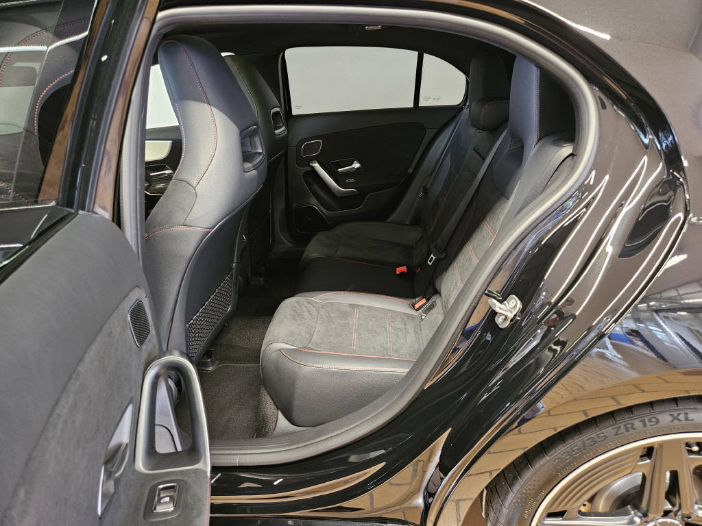 MERCEDES-BENZ A 35 AMG 4Matic-image-12