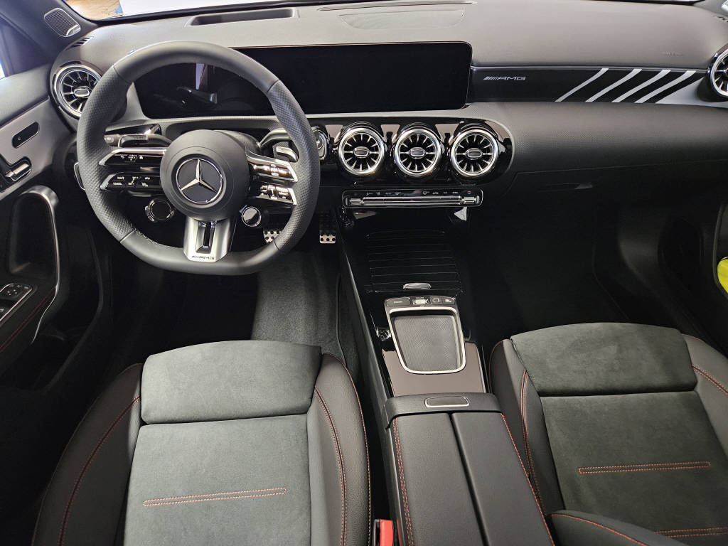 MERCEDES-BENZ A 35 AMG 4Matic-image-5
