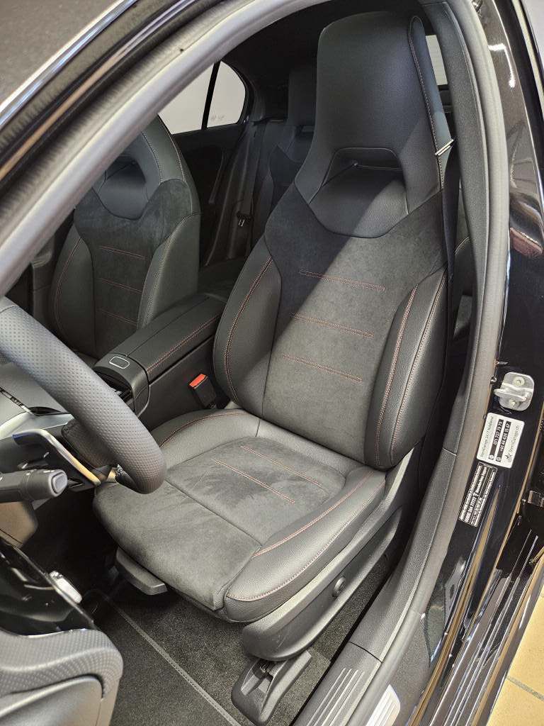 MERCEDES-BENZ A 35 AMG 4Matic-image-7