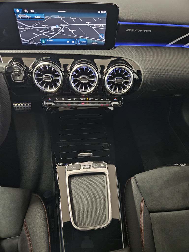 MERCEDES-BENZ A 35 AMG 4Matic-image-9