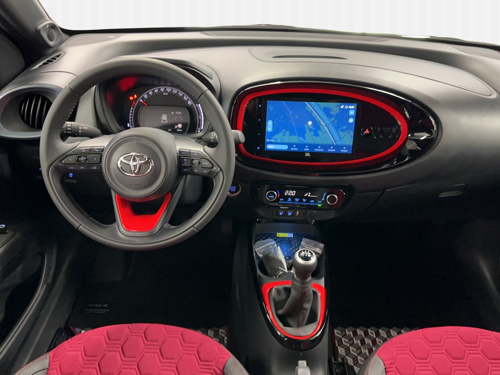TOYOTA Aygo X 1.0 VVT-i Undercover-image-14