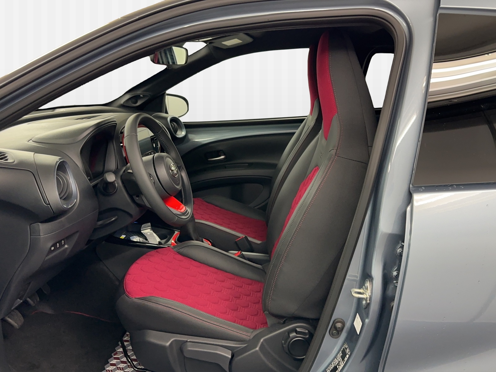 TOYOTA Aygo X 1.0 VVT-i Undercover-image-12