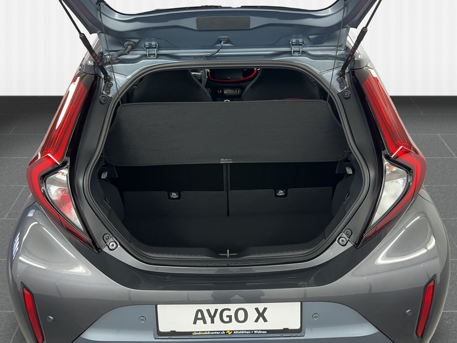 TOYOTA Aygo X 1.0 VVT-i Undercover-image-3