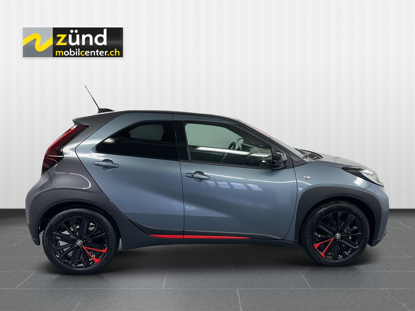 TOYOTA Aygo X 1.0 VVT-i Undercover-image-6