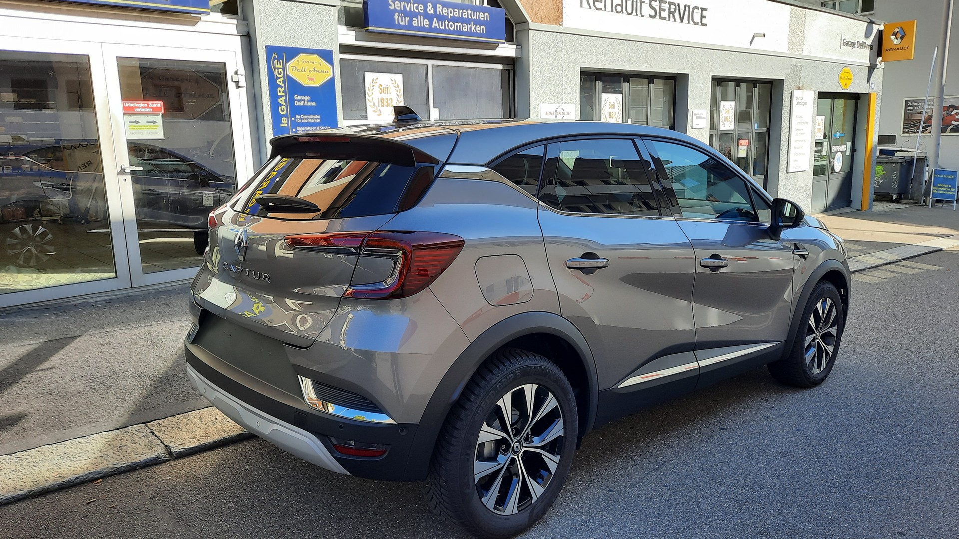 RENAULT Captur 1.3 TCe Techno EDC-image-1