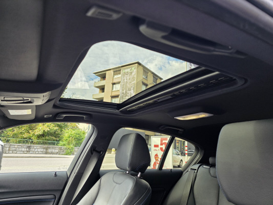 BMW 120d xDrive Ed. M Sport-image-10