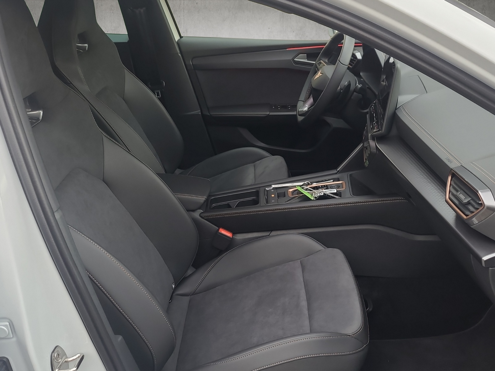 CUPRA Leon 1.5 eTSI DSG-image-12