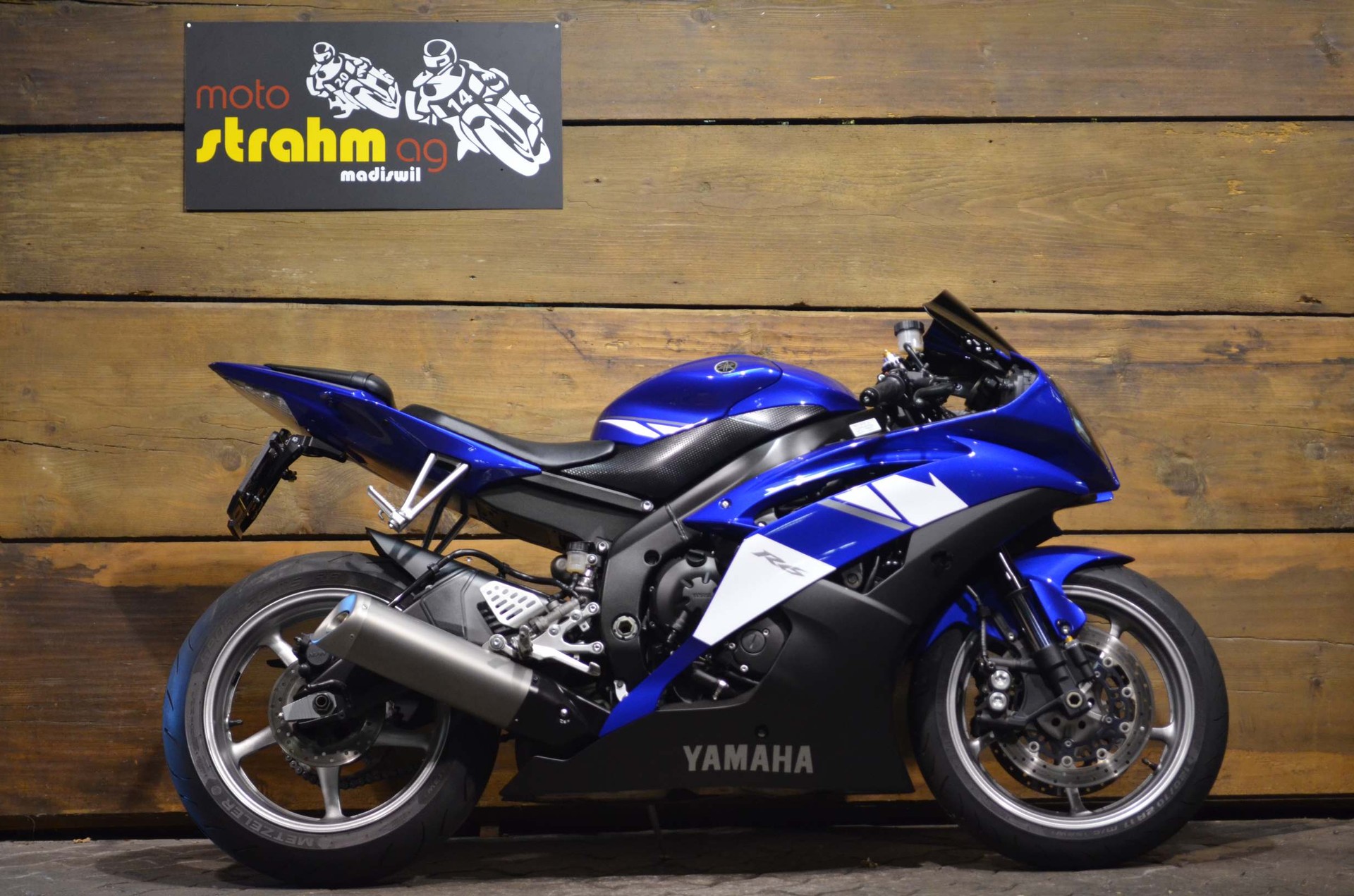 YAMAHA YZF-R6-showroom-element-1