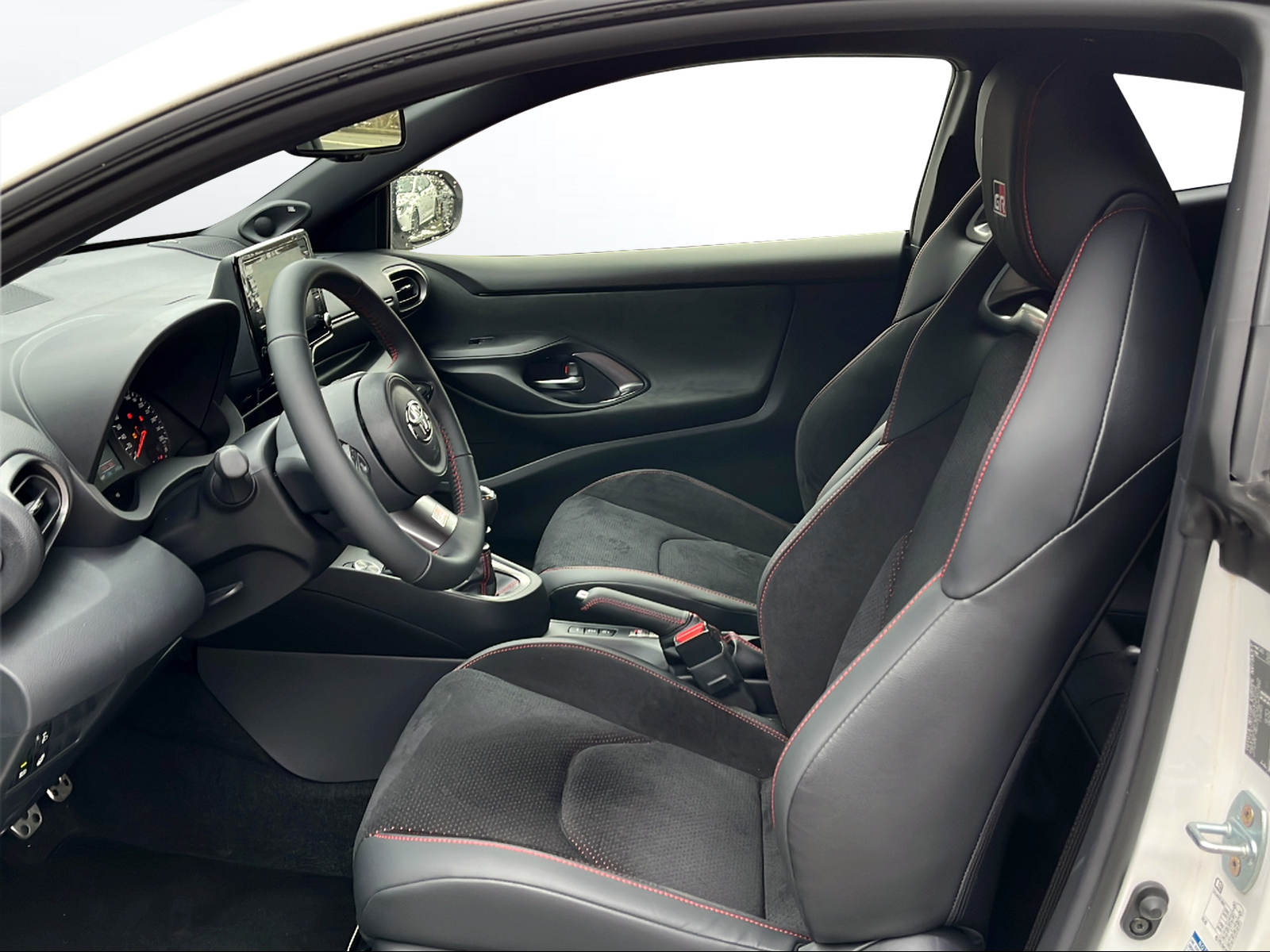 TOYOTA Yaris 1.6 GR Sport-image-7