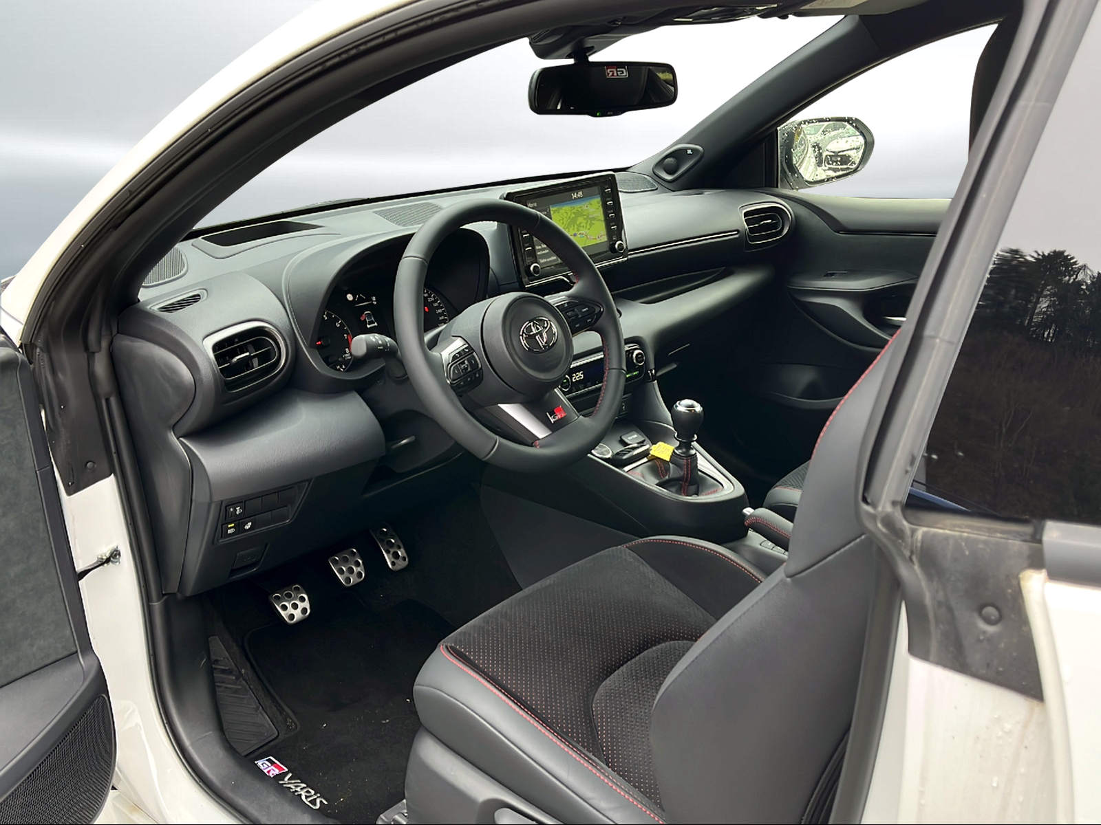 TOYOTA Yaris 1.6 GR Sport-image-6