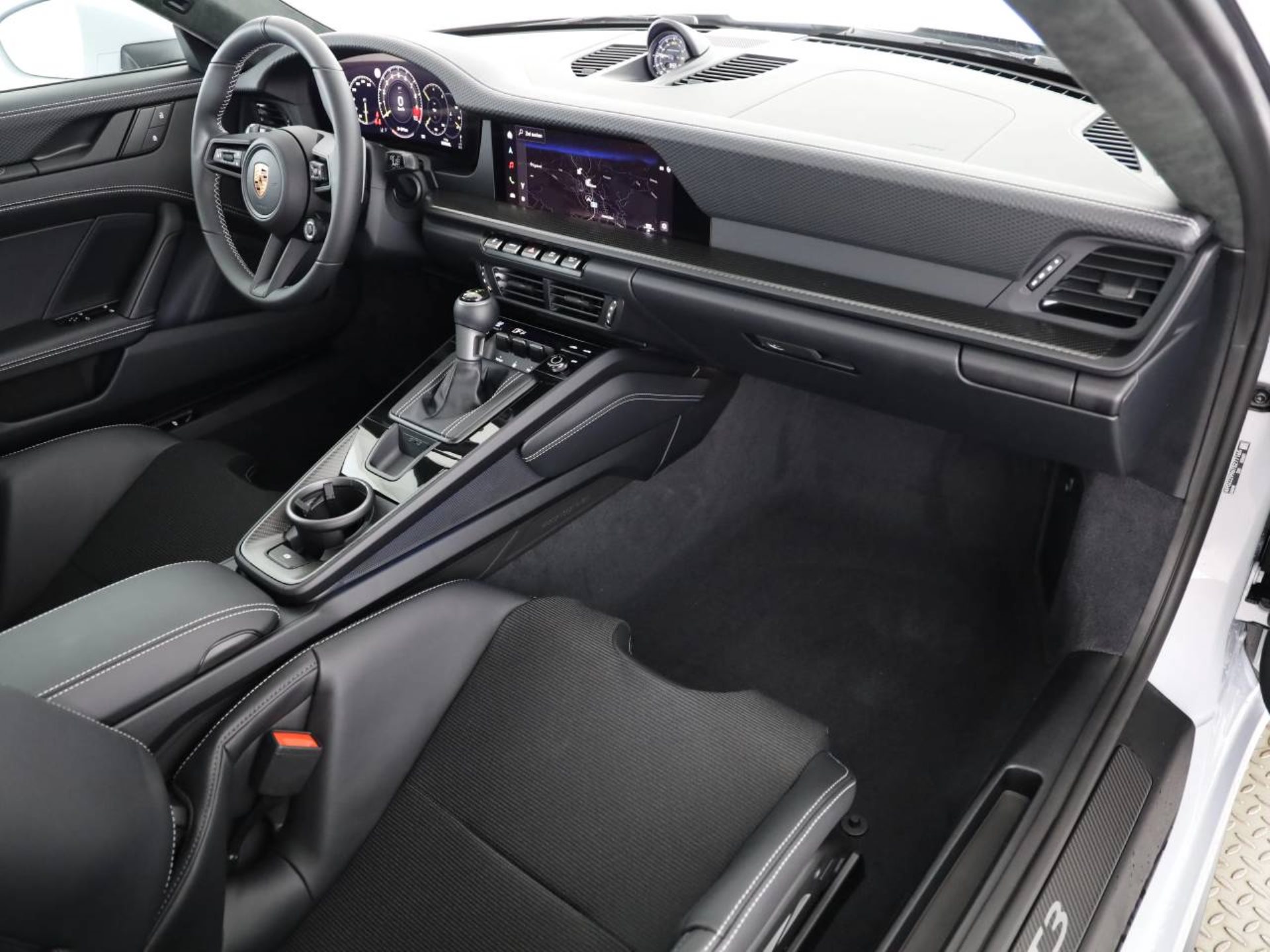 PORSCHE 911 GT3 mit Touring-Paket-image-14