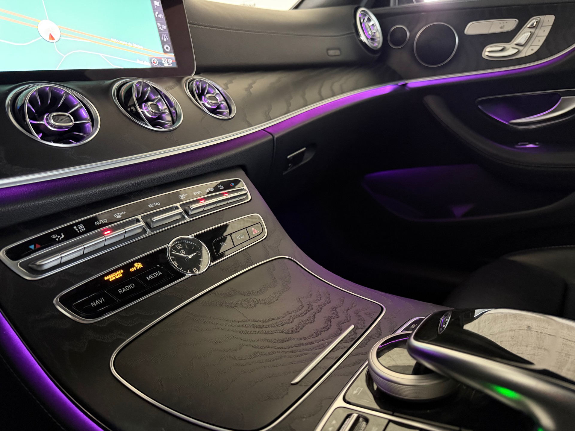 MERCEDES-BENZ E 200 Coupé AMG Line 4 Matic 9G-Tronic-image-16