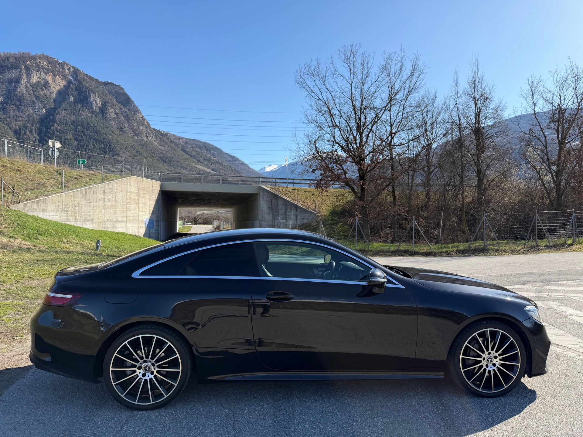 MERCEDES-BENZ E 200 Coupé AMG Line 4 Matic 9G-Tronic-image-4