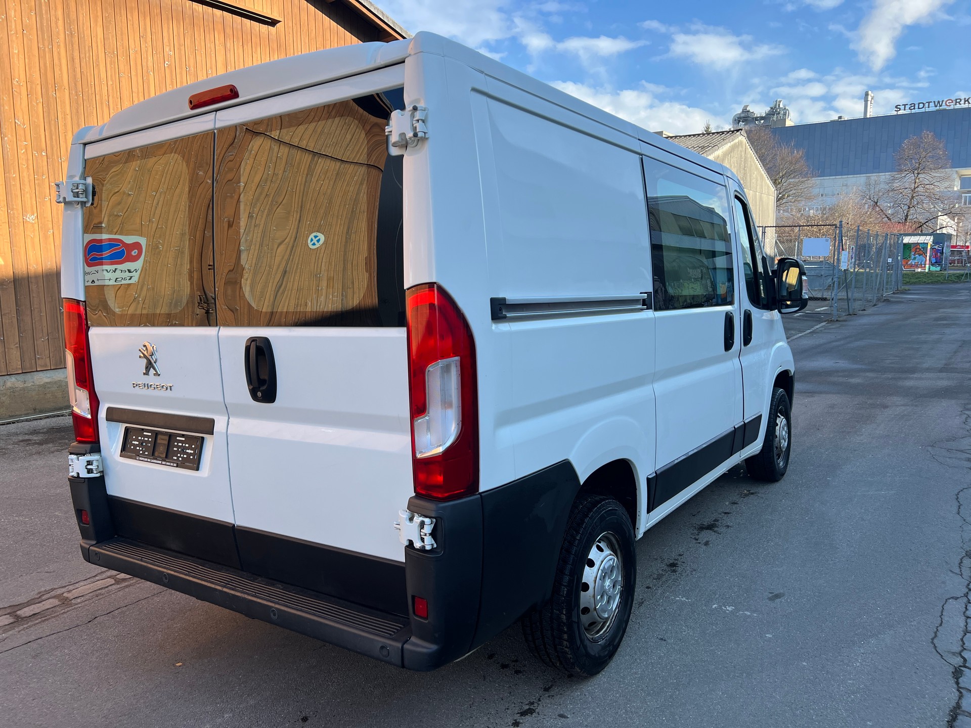 PEUGEOT Boxer 2.0 HDI 333 Active L1H1-image-3