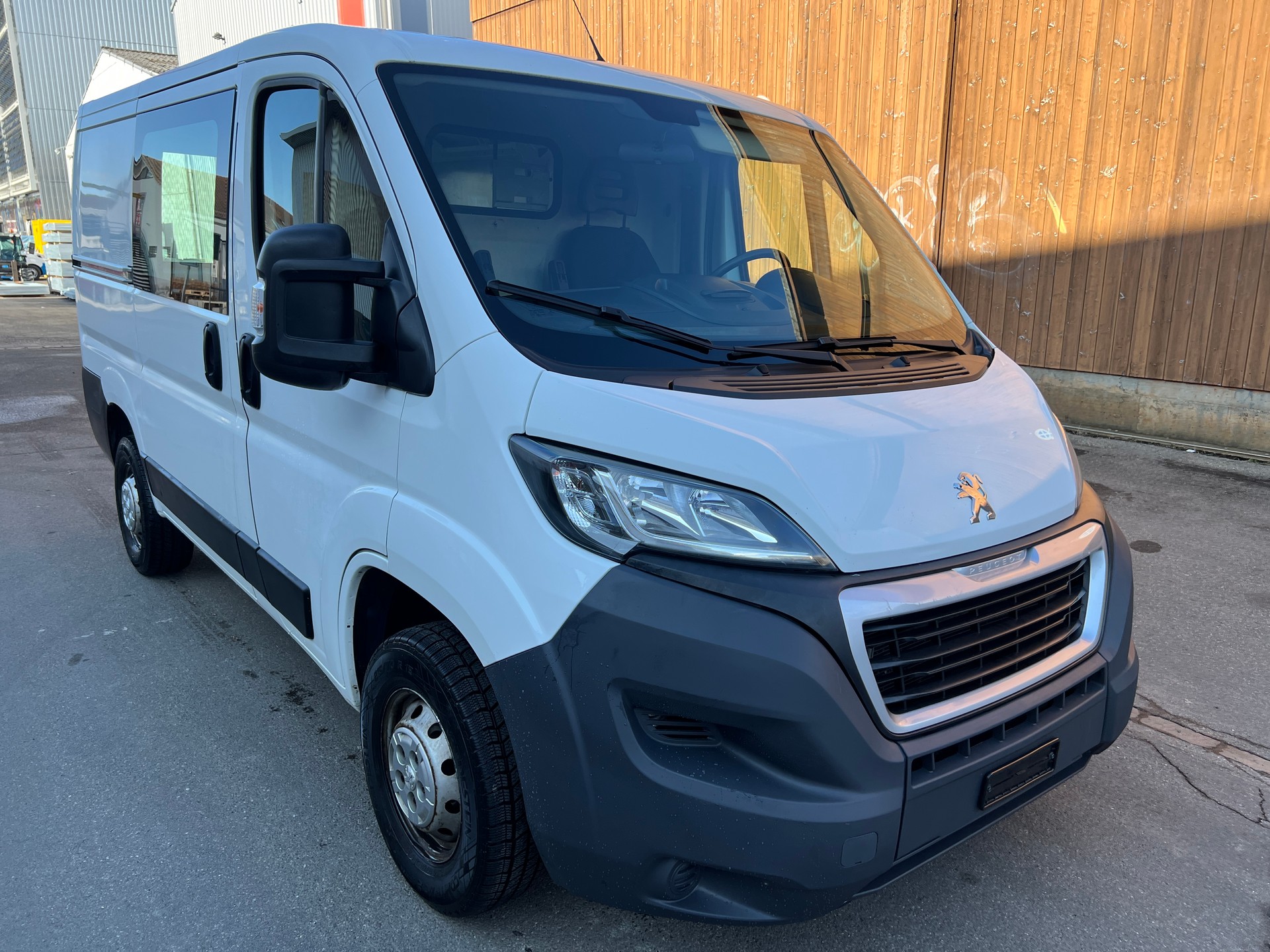 PEUGEOT Boxer 2.0 HDI 333 Active L1H1-image-1
