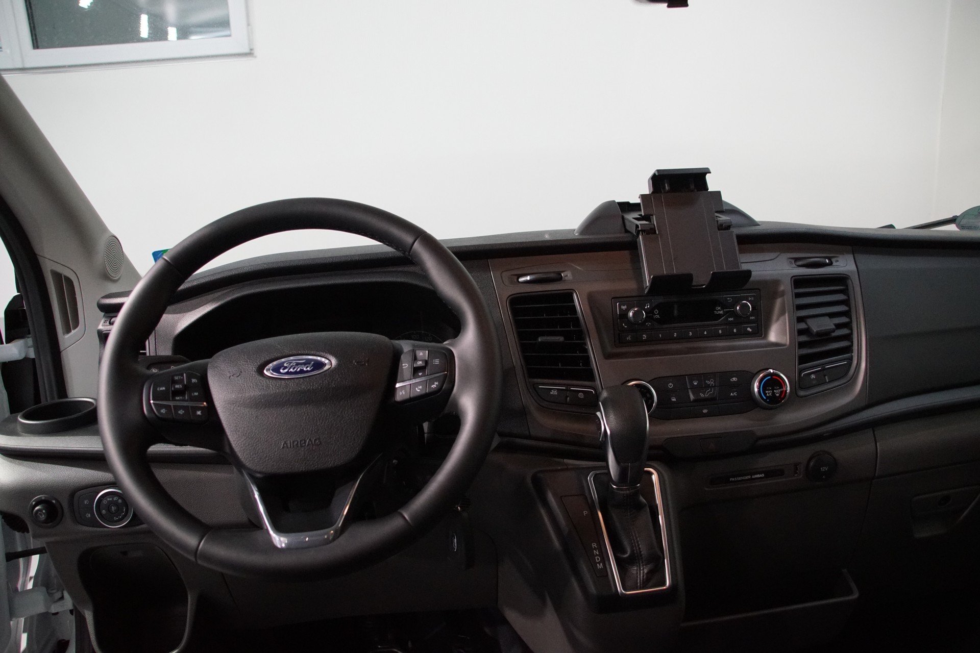 FORD Transit 350 L2 Trend 2.0 TDCi 130 FWD A-image-13