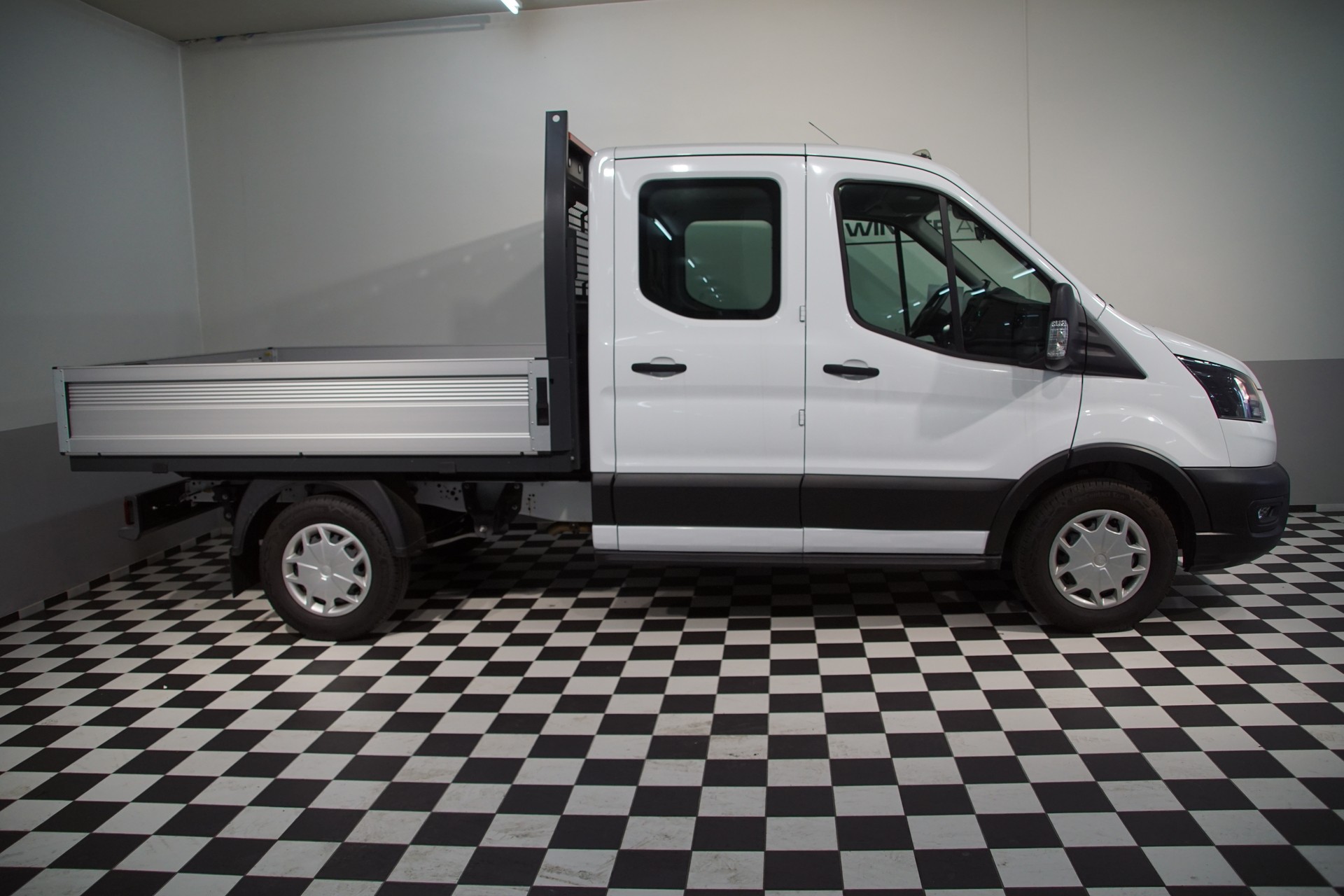 FORD Transit 350 L2 Trend 2.0 TDCi 130 FWD A-showroom-element-3