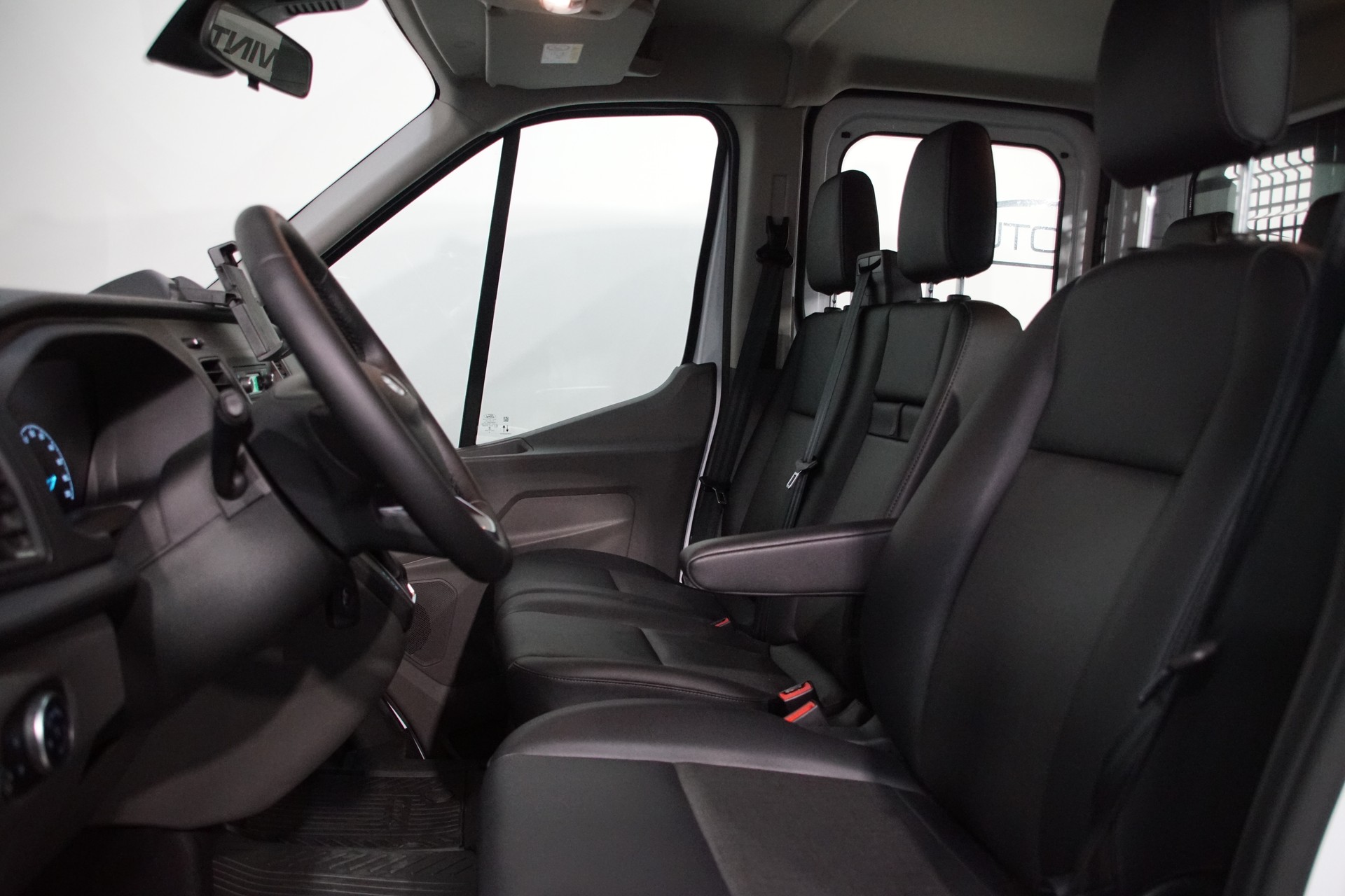 FORD Transit 350 L2 Trend 2.0 TDCi 130 FWD A-image-11