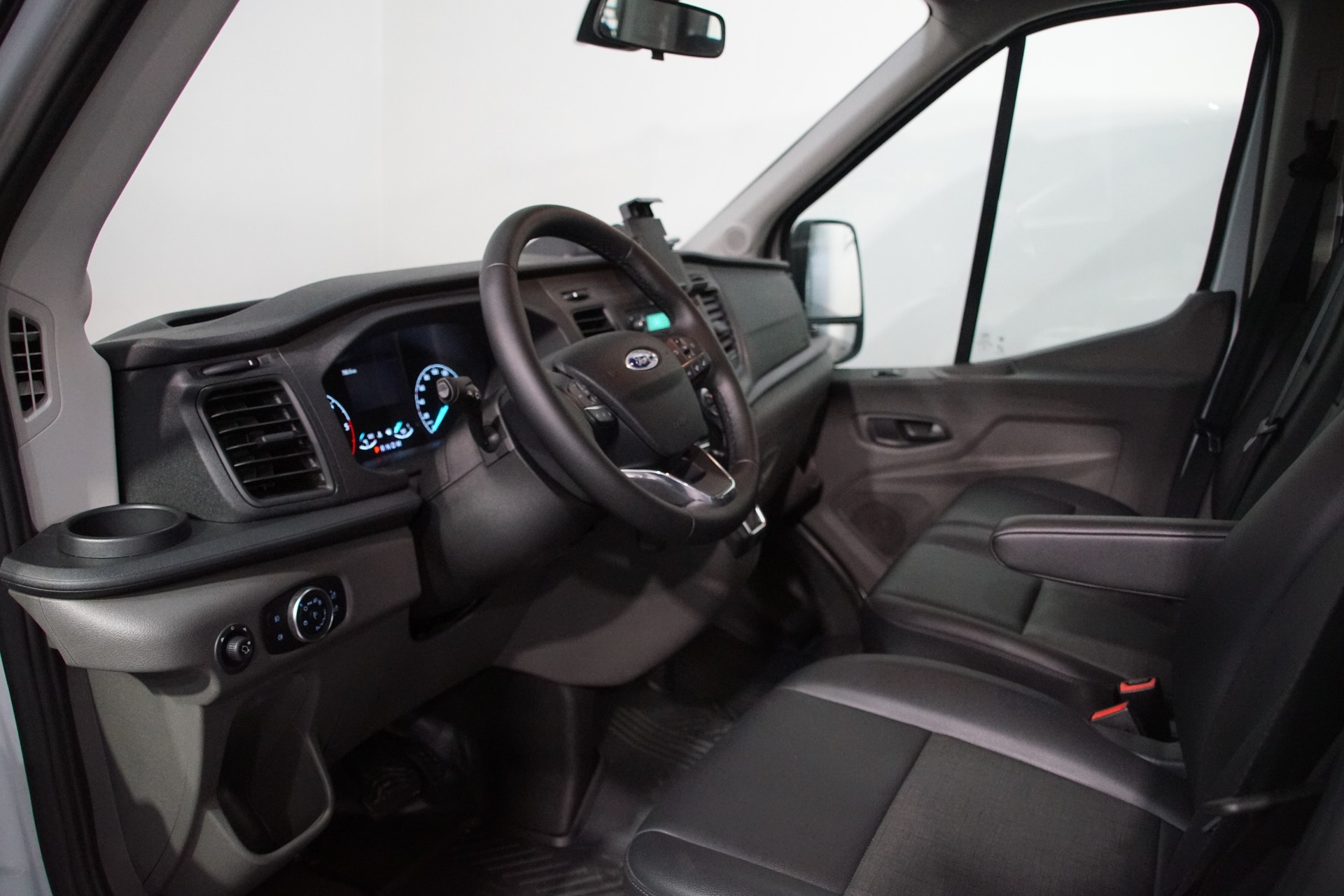 FORD Transit 350 L2 Trend 2.0 TDCi 130 FWD A-image-9