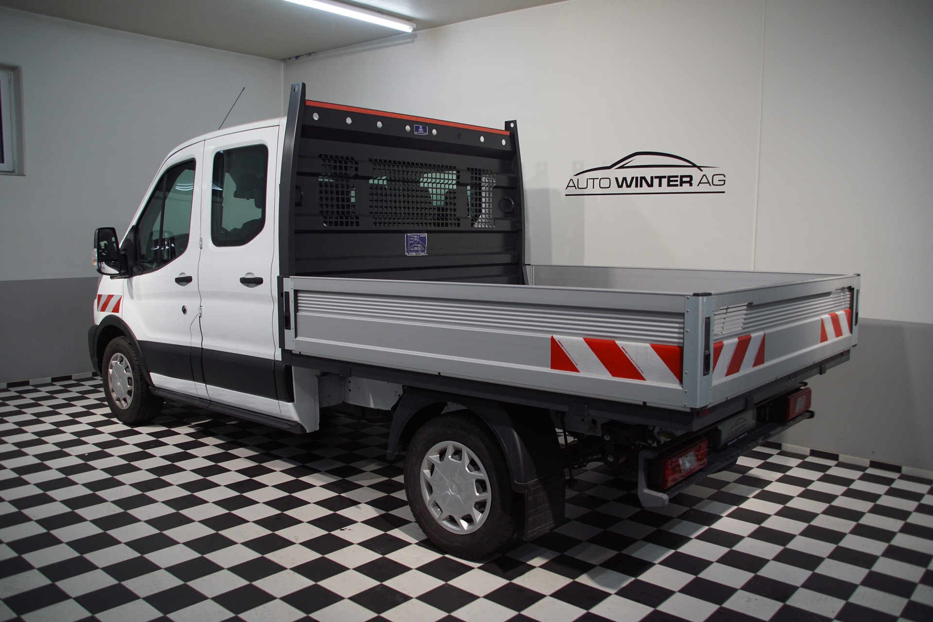 FORD Transit 350 L2 Trend 2.0 TDCi 130 FWD A-image-4