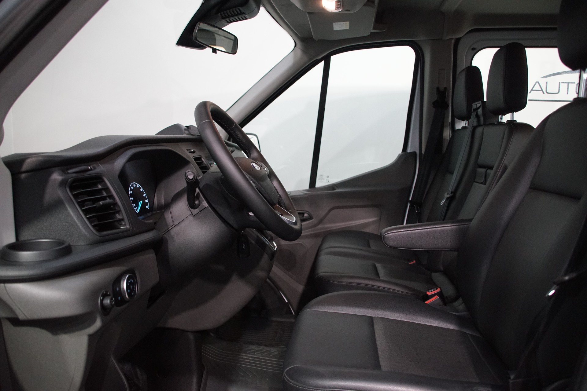 FORD Transit 350 L2 Trend 2.0 TDCi 130 FWD A-image-10