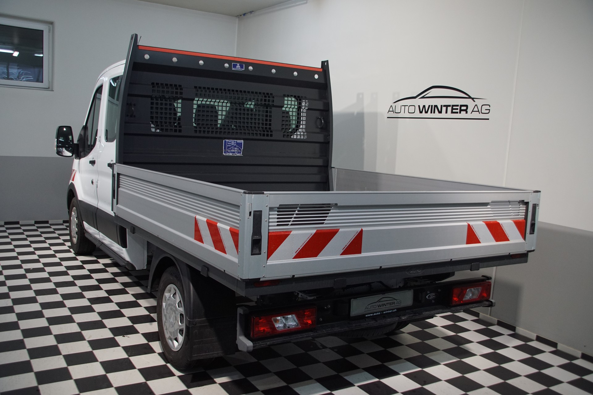 FORD Transit 350 L2 Trend 2.0 TDCi 130 FWD A-image-6